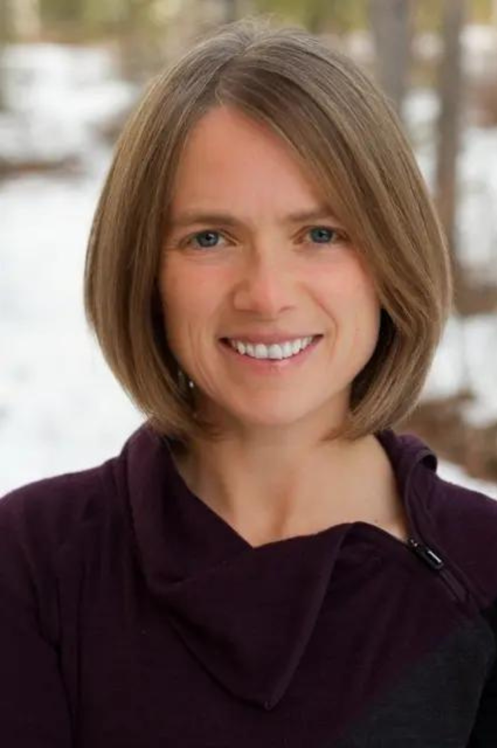 Headshot of Kirsten Hogan.