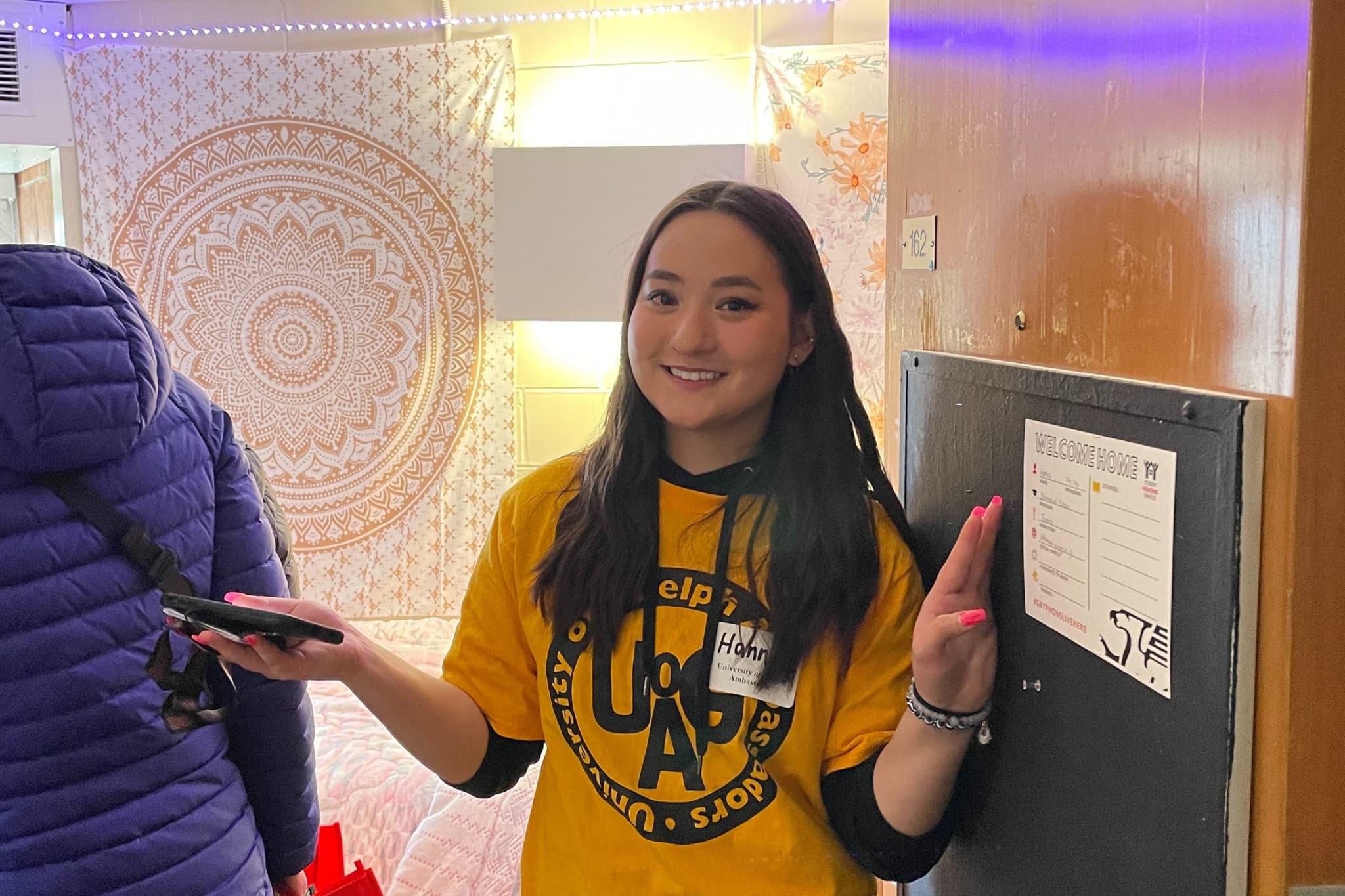 Residence Ambassador welcoming people at the door