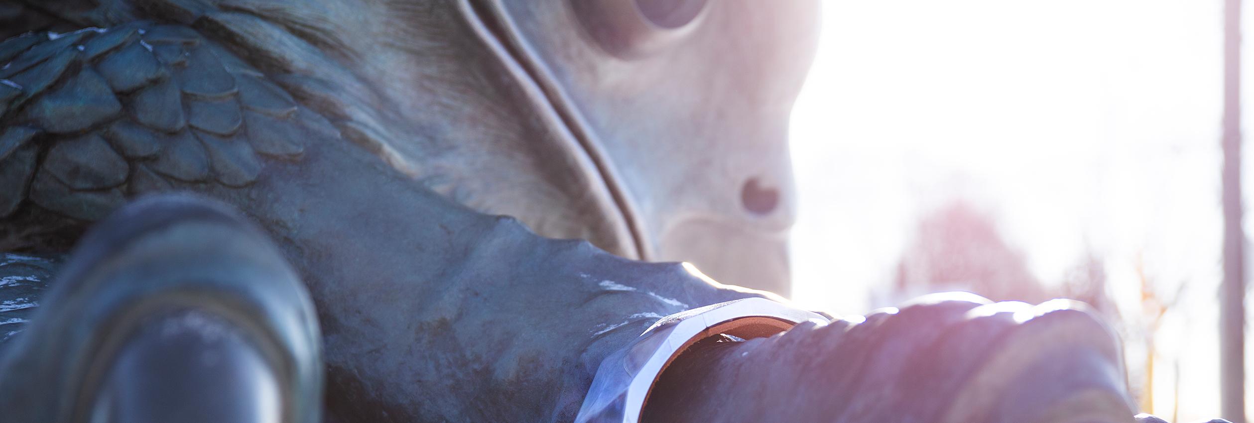 Gryphon statue with the iron ring on its talon