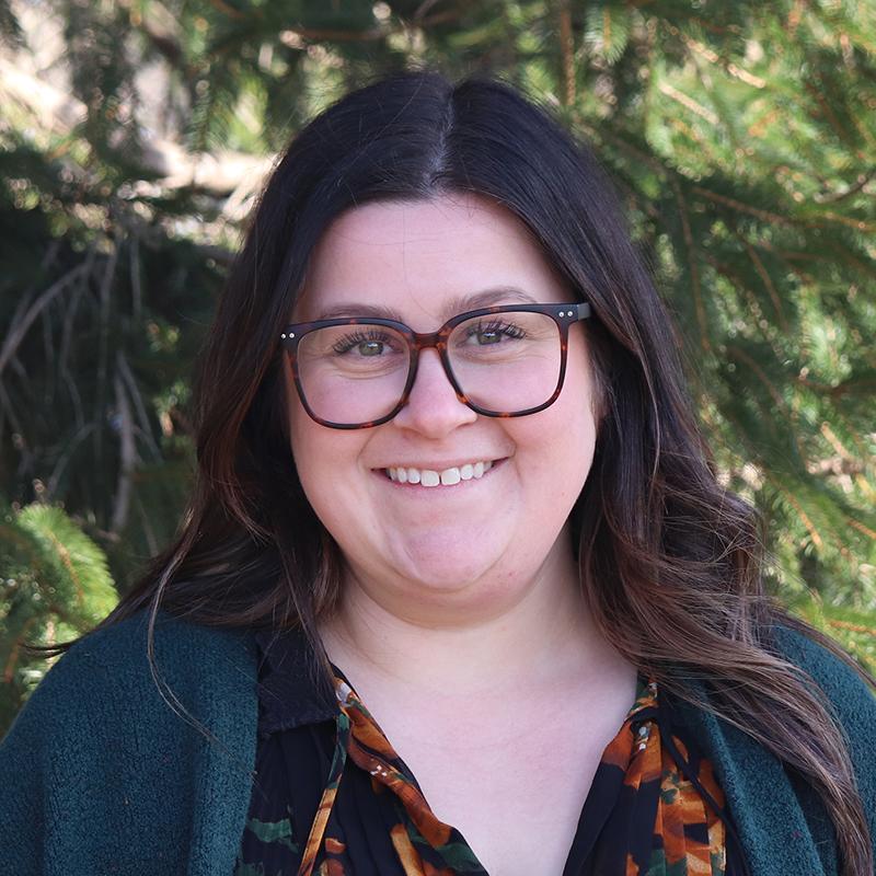 Leanne Henderson, young smiling woman.