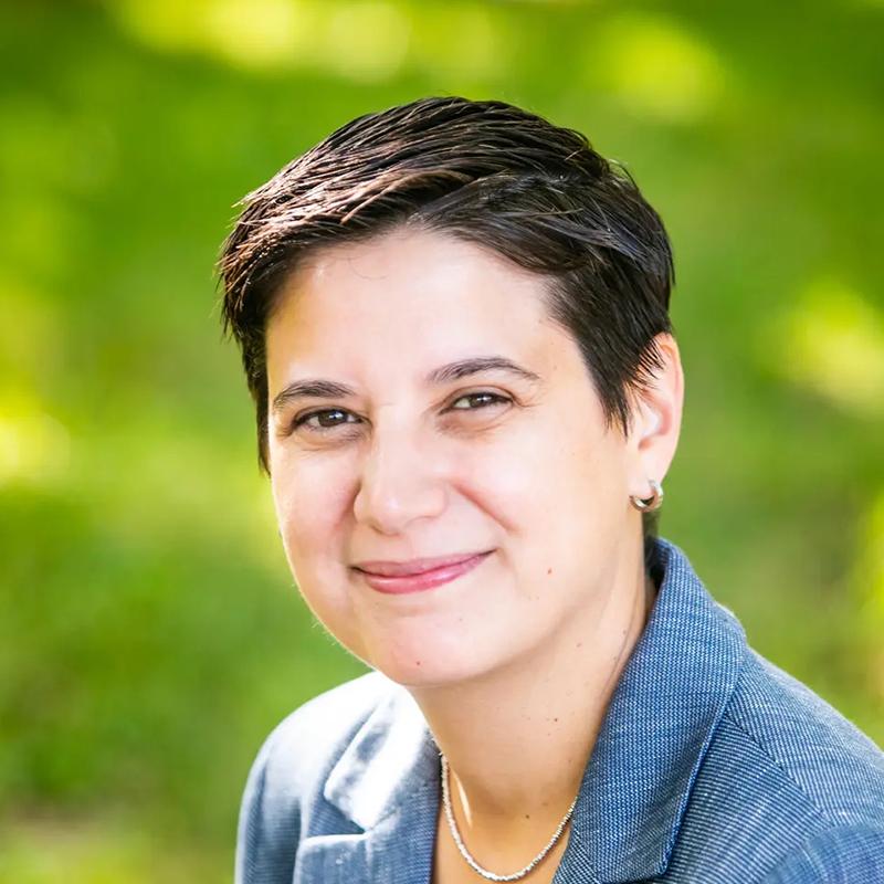Headshot of Giannina Descalzi