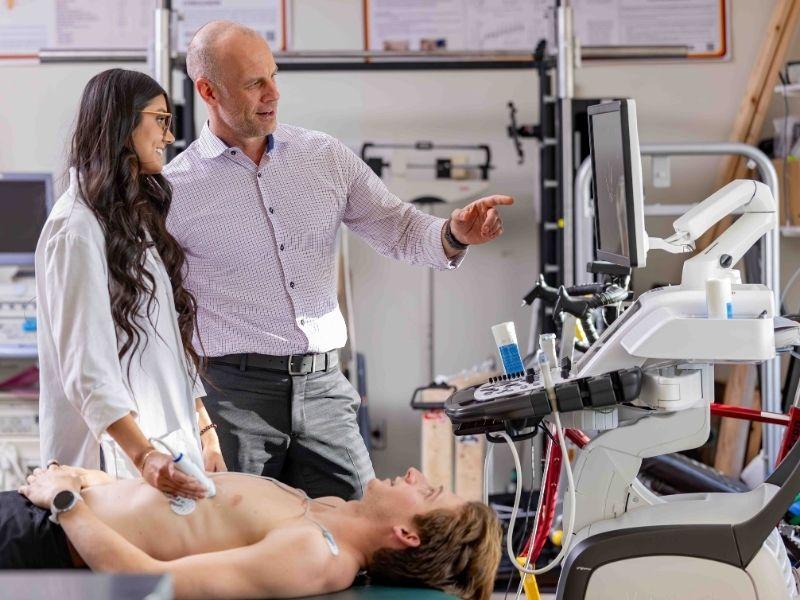Dr. Jamie Burr and two students with an ultrasound machine