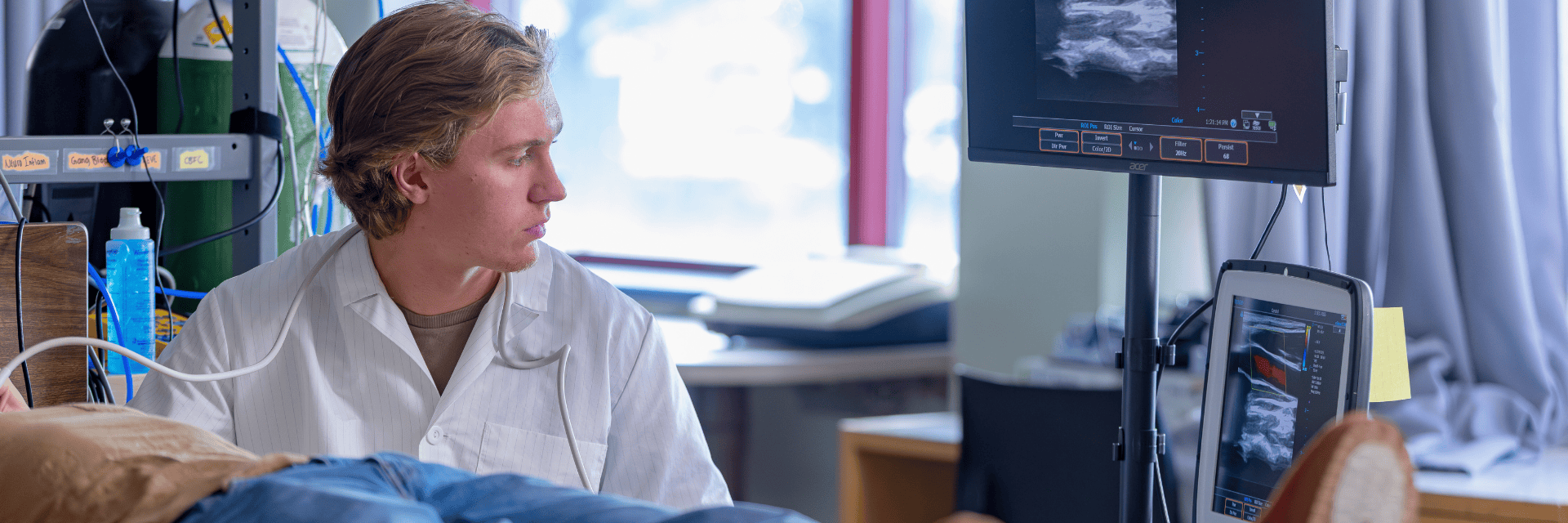 Student uses an ultrasound machine