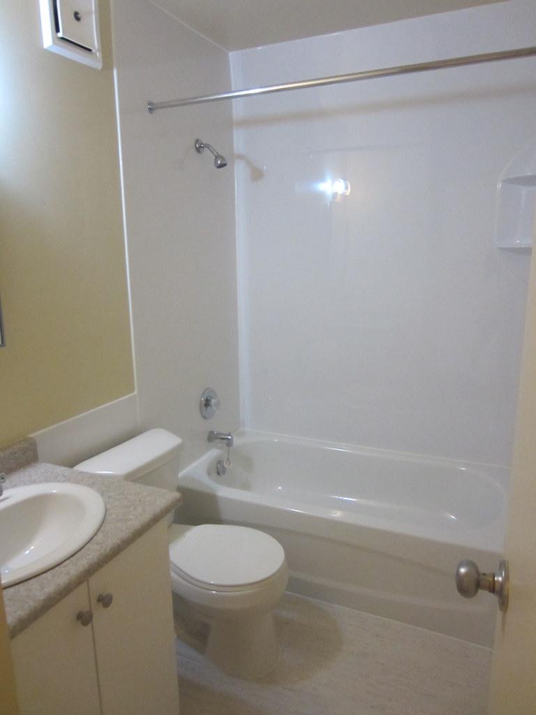 Bathroom - Tub & Shower