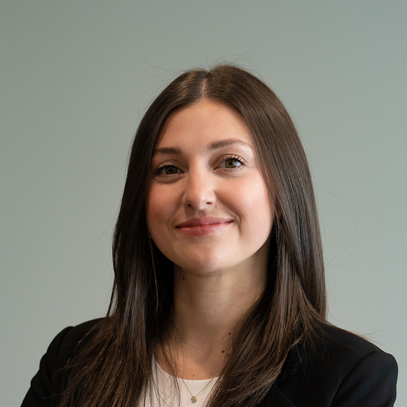 Headshot Alexandra Burdett