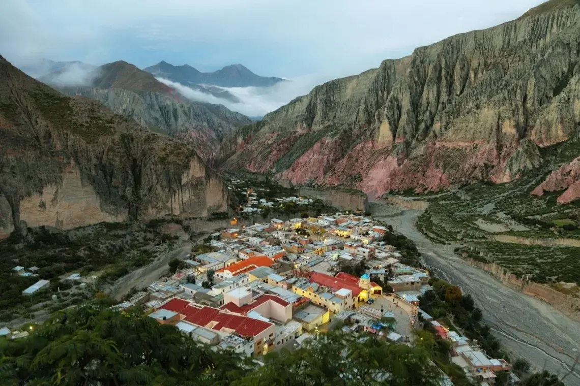 City in Argentina surrounded by mountains